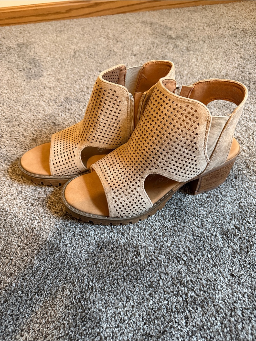 Very G Wedge Sandals